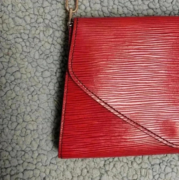 LOUIS VUITTON Epi Art Deco Clutch Red on chain - Picture 3 of 16